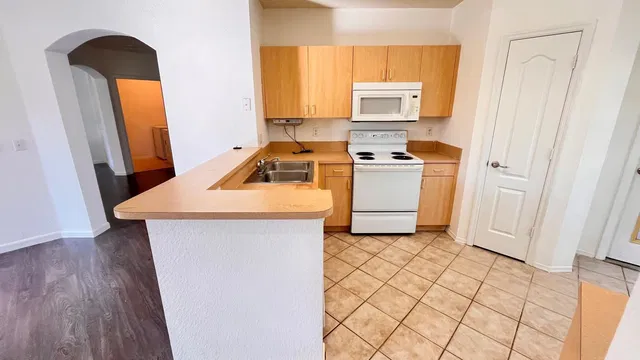 Residence photo 12