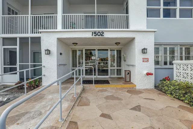 Lakeside Arms Lake Worth Unit #401 photo 4