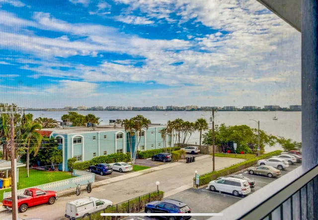 Lakeside Arms Lake Worth Unit #401 photo 29
