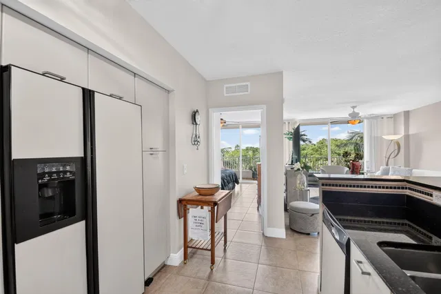Unit 410 photo 10