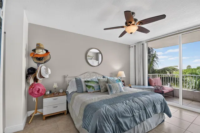 Unit 410 photo 18