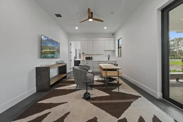 Residence photo 19