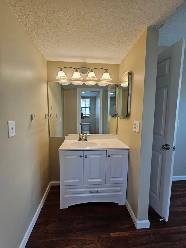 Unit 102 photo 11