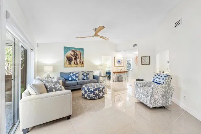 Residence photo 2