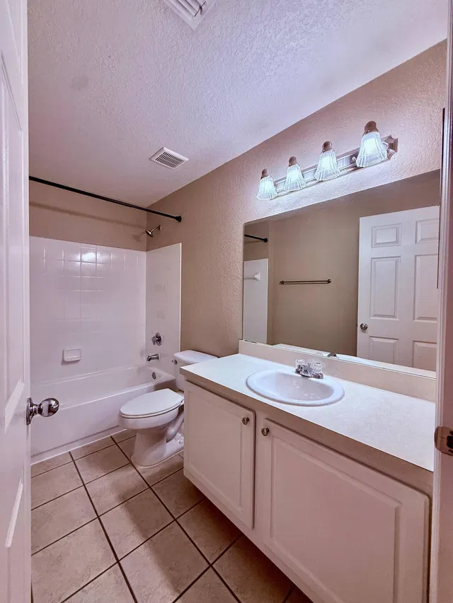 Unit 207 photo 3