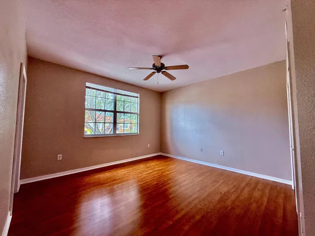 Unit 207 photo 6