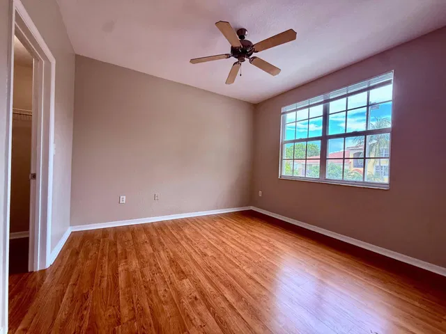Unit 207 photo 9
