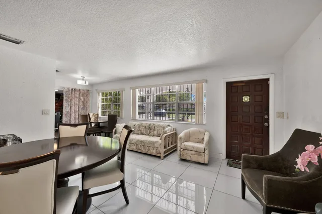 Residence photo 2