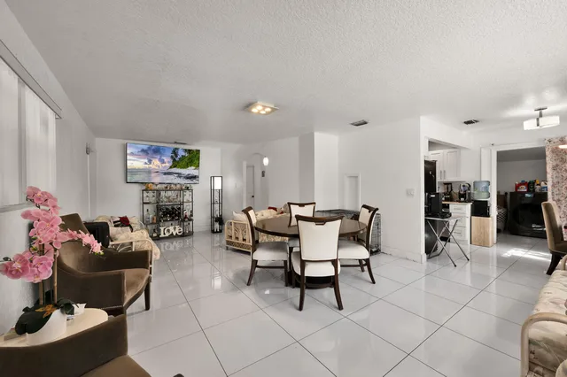 Residence photo 3