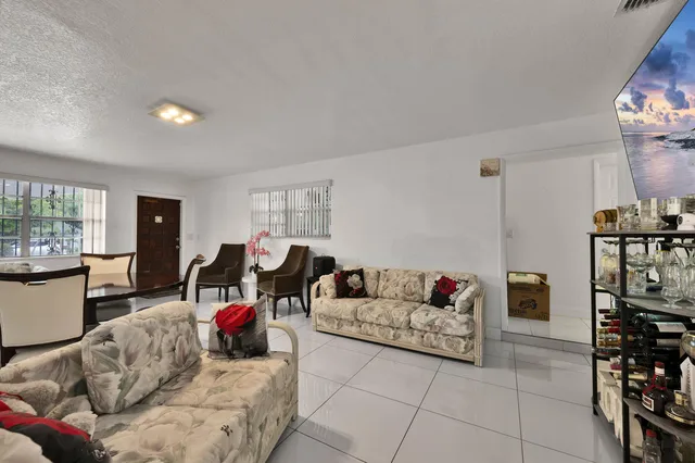 Residence photo 8