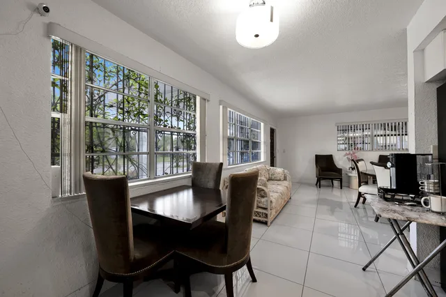 Residence photo 11