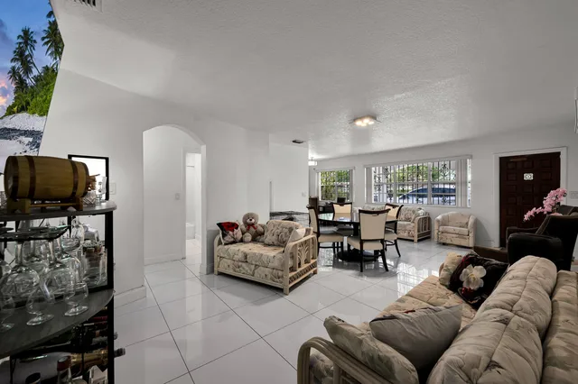 Residence photo 17