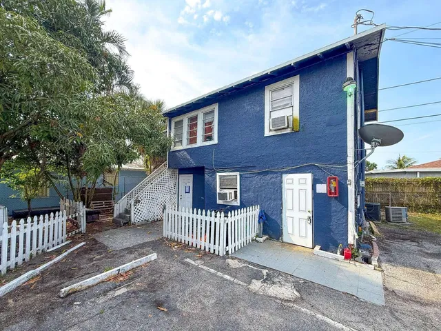  Residence photo 9
