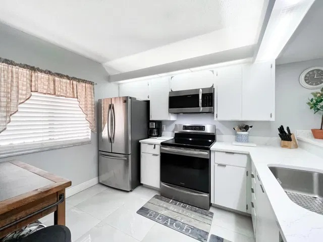 Unit 202 photo 3