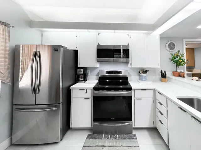 Unit 202 photo 5