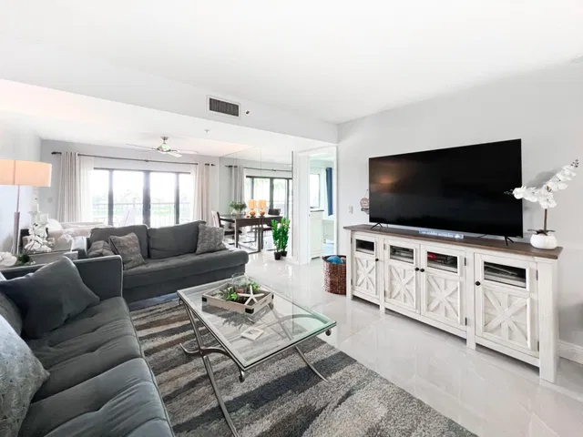Unit 202 photo 11
