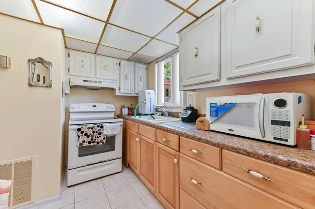 Unit 368 photo 6