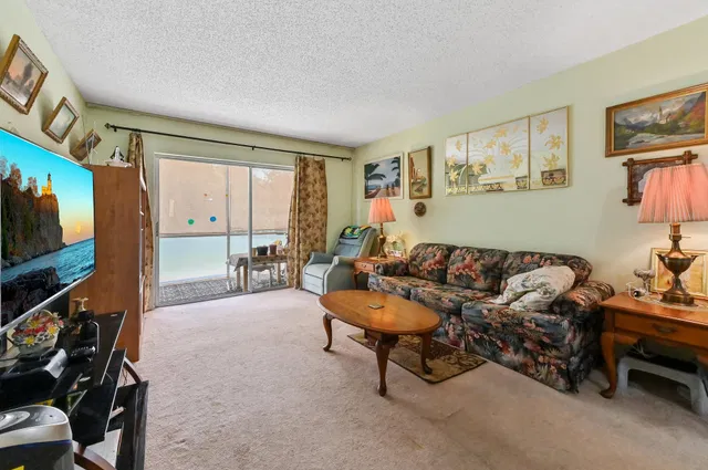 Unit 368 photo 11