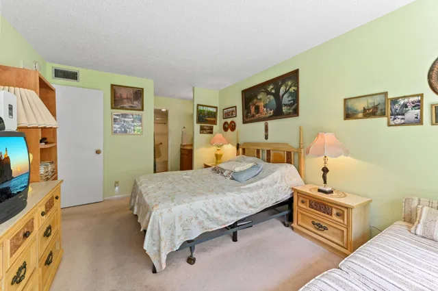 Unit 368 photo 14