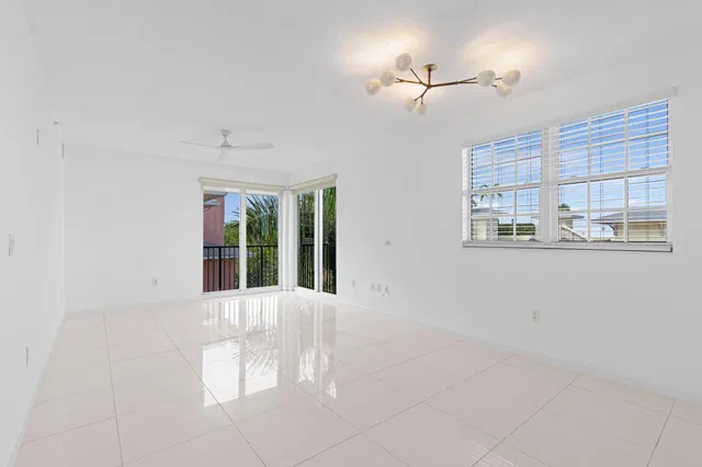 The Astor Unit 505 photo 3