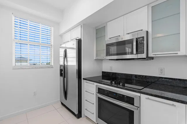 The Astor Unit 505 photo 8