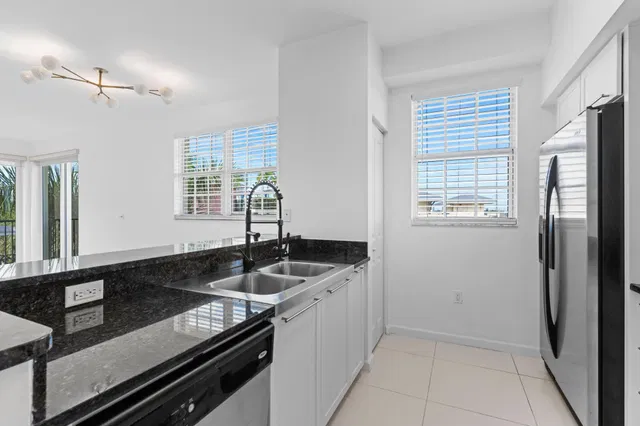 The Astor Unit 505 photo 9