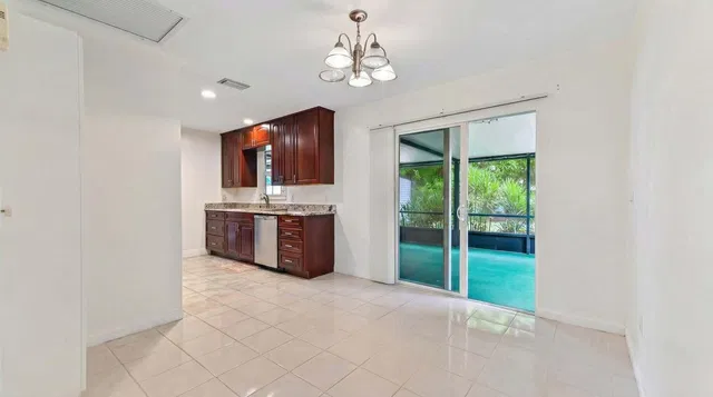  Residence photo 4