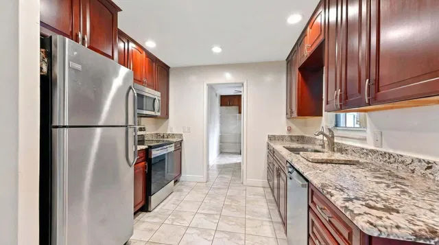  Residence photo 5