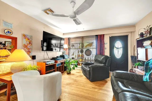 Residence photo 5