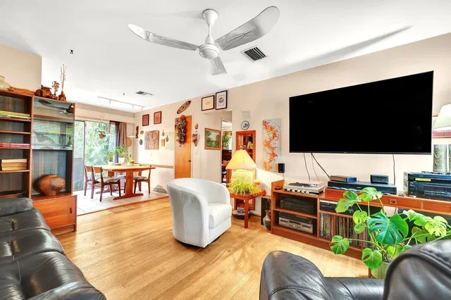 Residence photo 6