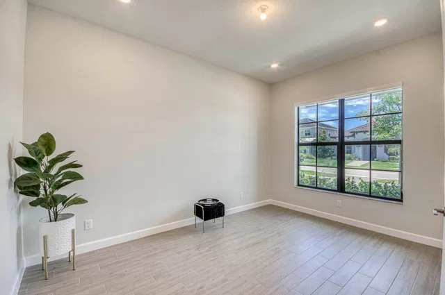 Residence photo 16