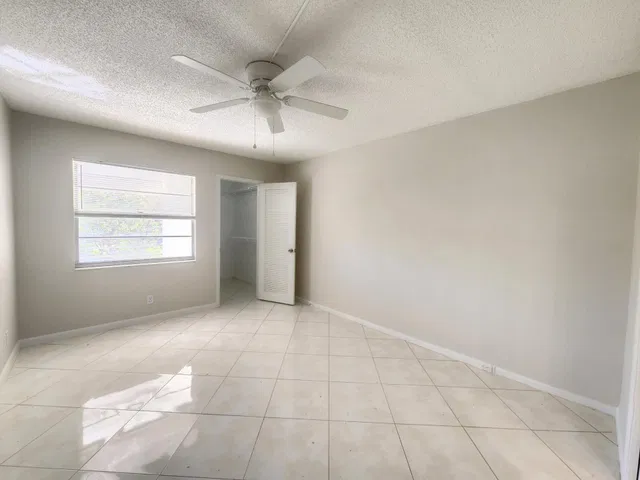  Residence photo 4