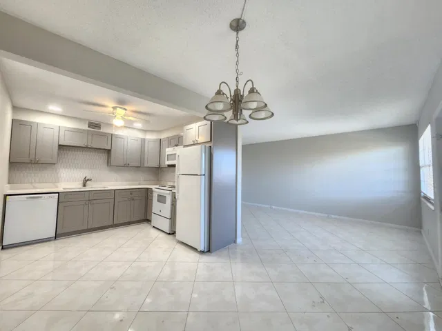  Residence photo 5
