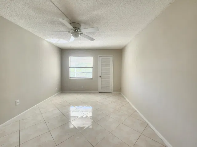  Residence photo 6