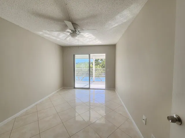  Residence photo 13
