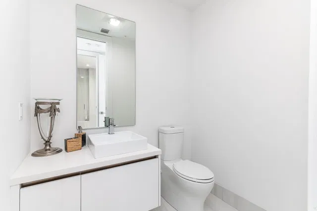 Tower 155 Unit 820 photo 18