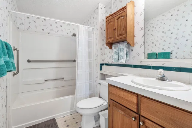 Unit H photo 15