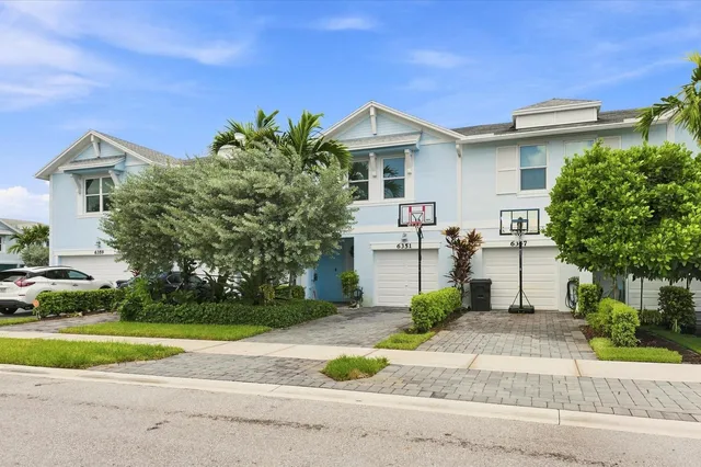 Residence photo 2