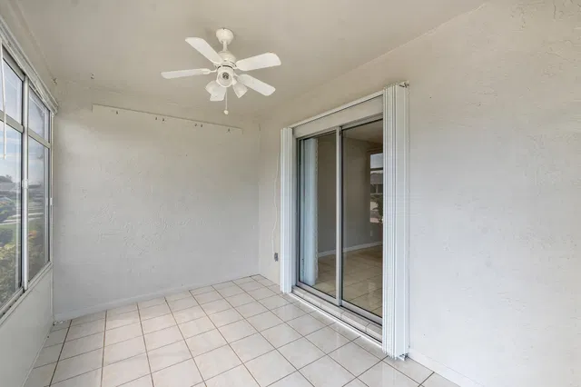 Residence photo 3