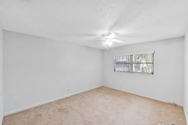 Residence photo 12