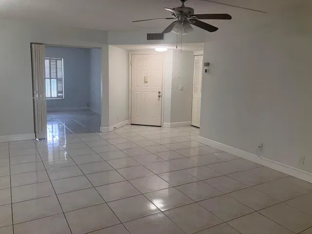 Unit 1616 photo 8