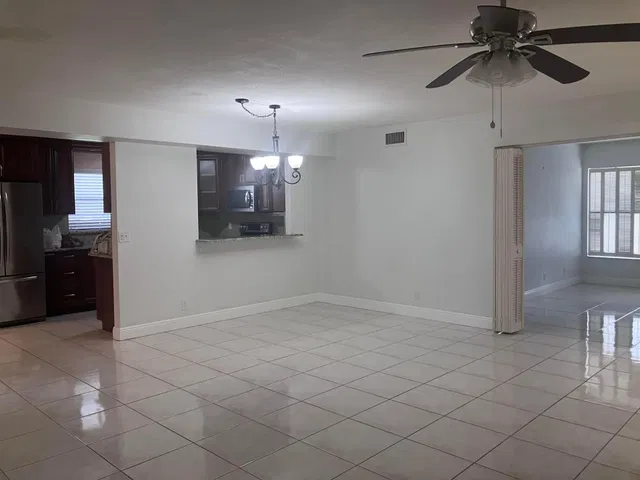 Unit 1616 photo 9