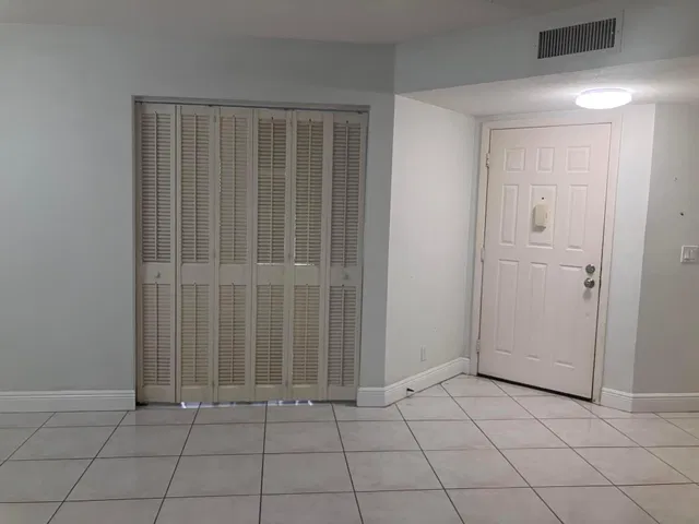 Unit 1616 photo 11
