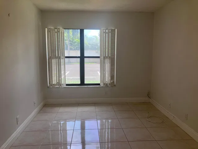 Unit 1616 photo 13
