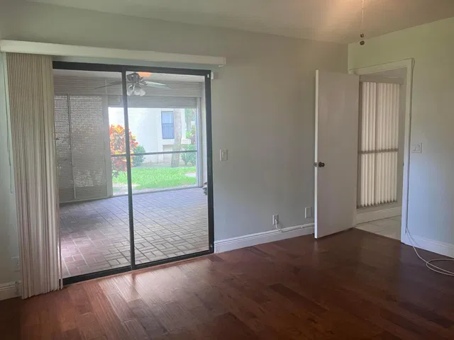 Unit 1616 photo 18