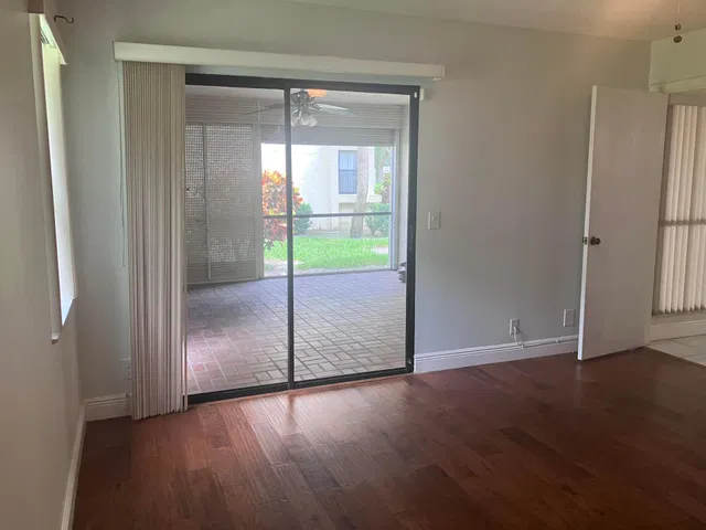 Unit 1616 photo 20