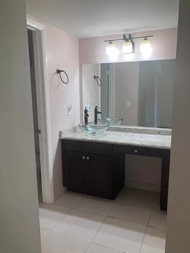 Unit 1616 photo 23