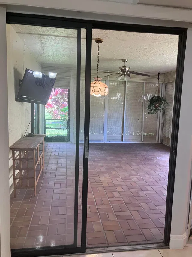 Unit 1616 photo 52