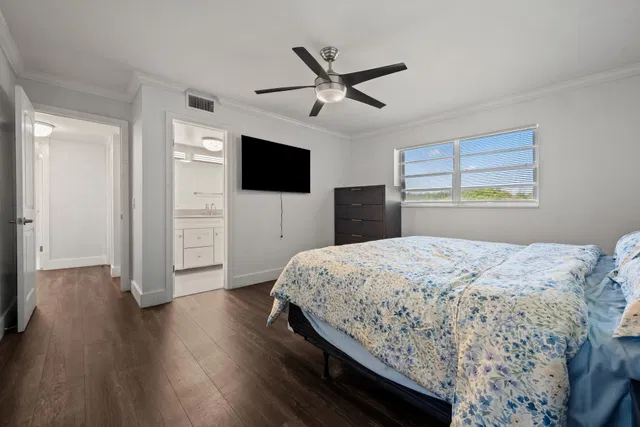 Unit 208 photo 17