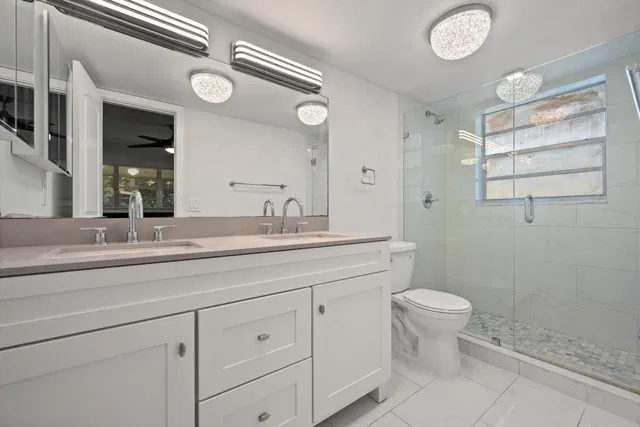 Unit 208 photo 19